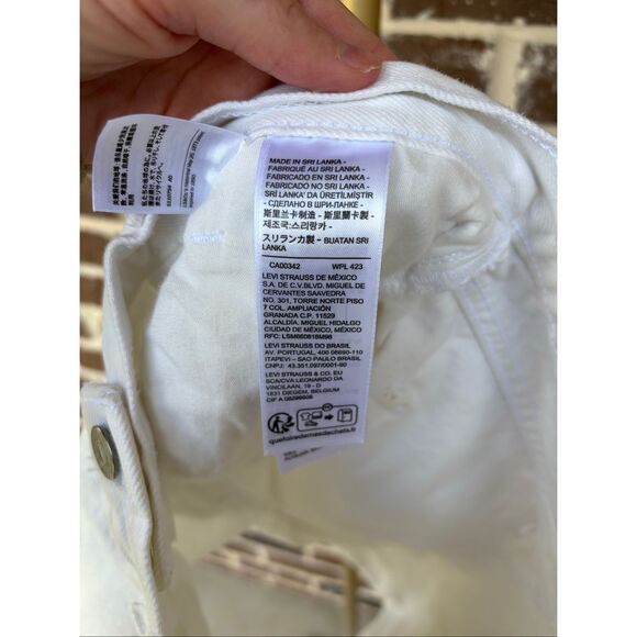Levi’s White High Waisted Cutoff Mom Shorts Size 31 - Picture 7 of 8